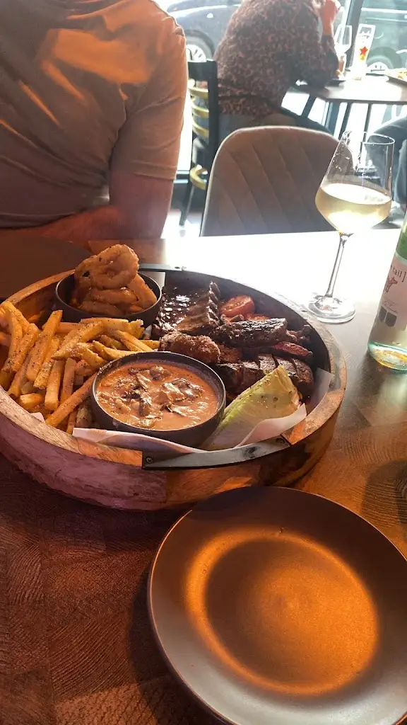 James Flint_Bennys bar & grill filey_Filey_review