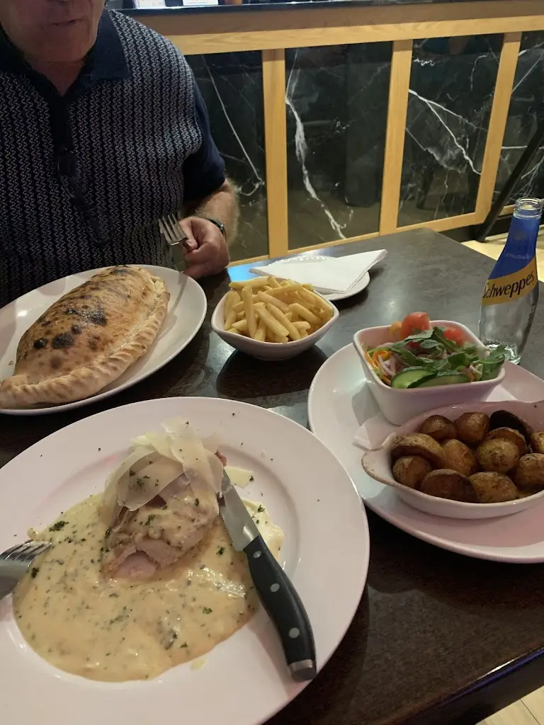 Georgina Cohen_La Gondola Ristorante & Pizzeria_Filey_review