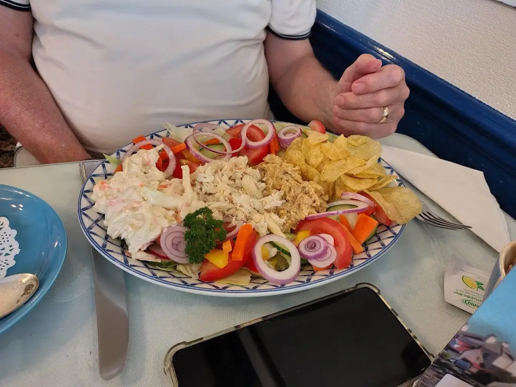 Lesley Perrin_The Lighthouse_Filey_review