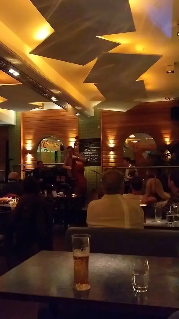 The Alex Café Bar & Brasserie_Felixstowe_slider_image_2