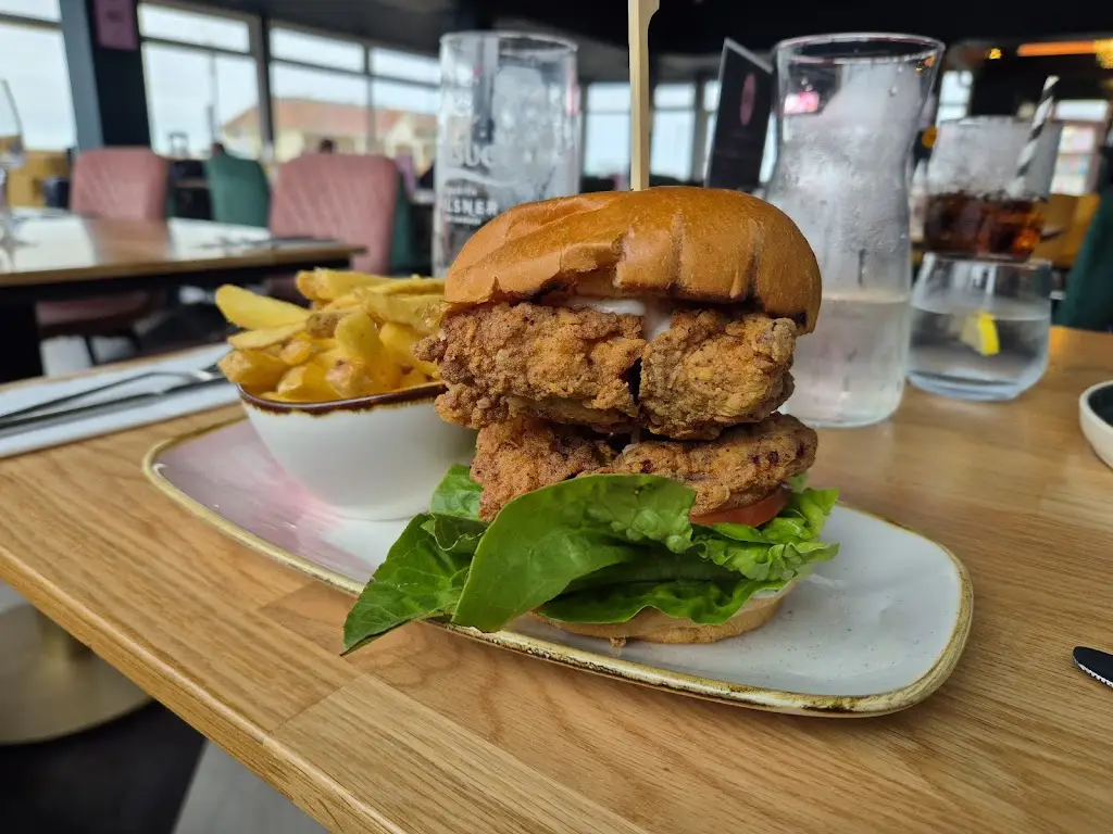 Loca Bar & Restaurant_Felixstowe_slider_image_2