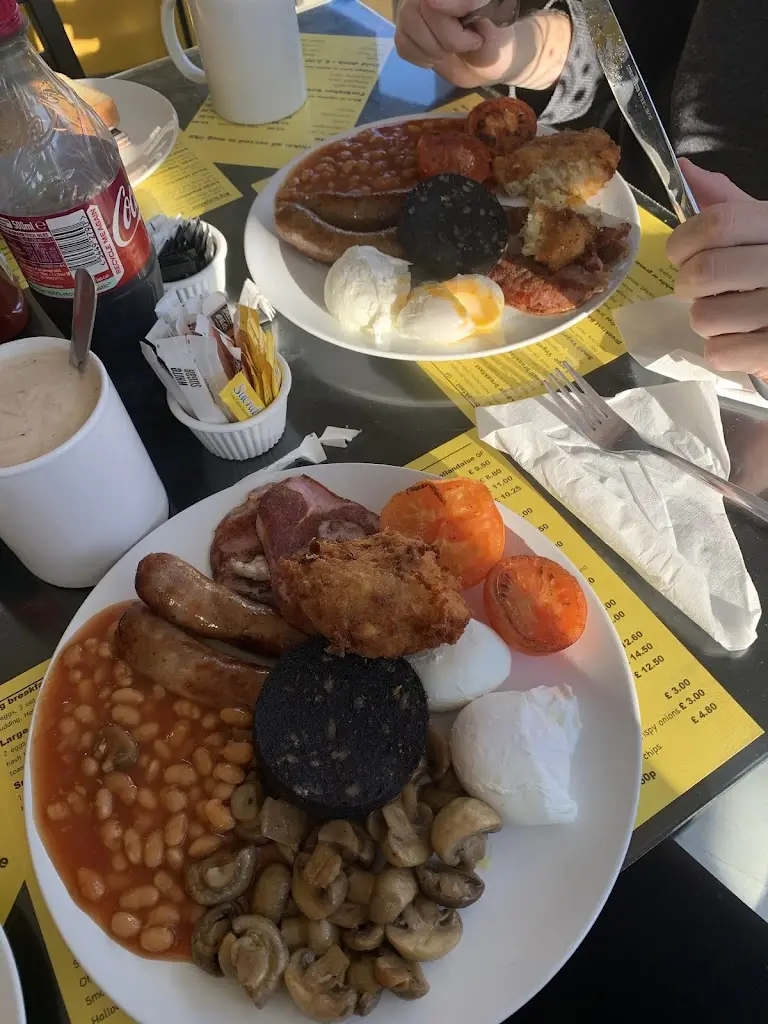 Chloe Brett_Gulliver's Wife Café_Felixstowe_review