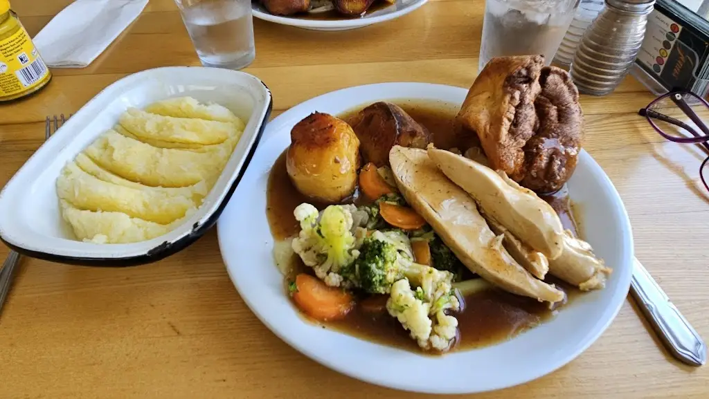 Pat Whitman_Dooley Inn_Felixstowe_review