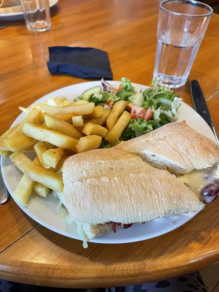 Lily Cole_Cliff Top Cafe_Felixstowe_review