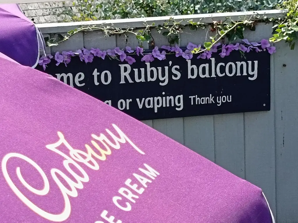 Michael D. Scott_Ruby's_Felixstowe_Bewertung