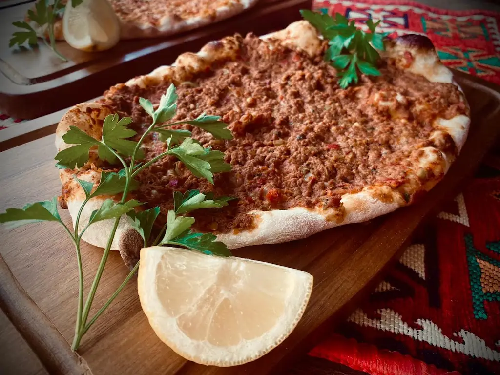 Kuzzu Turkish Bar & Grill_Aylesbury_slider_image_3