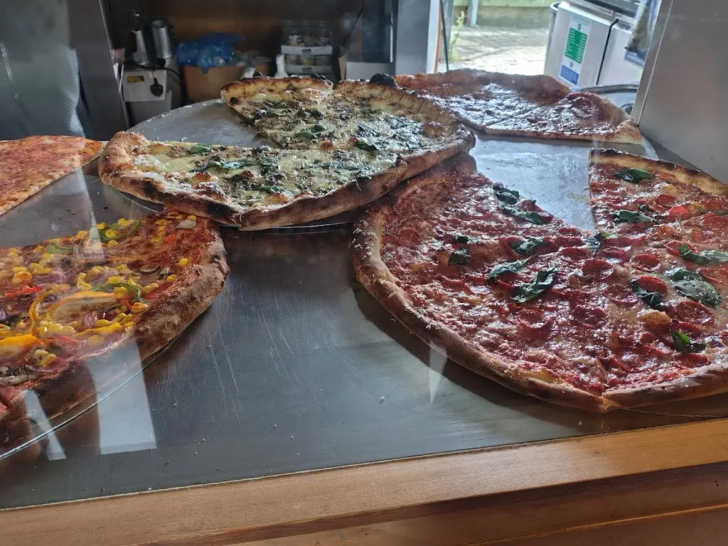 Four Three Pizza_Felixstowe_slider_image_3