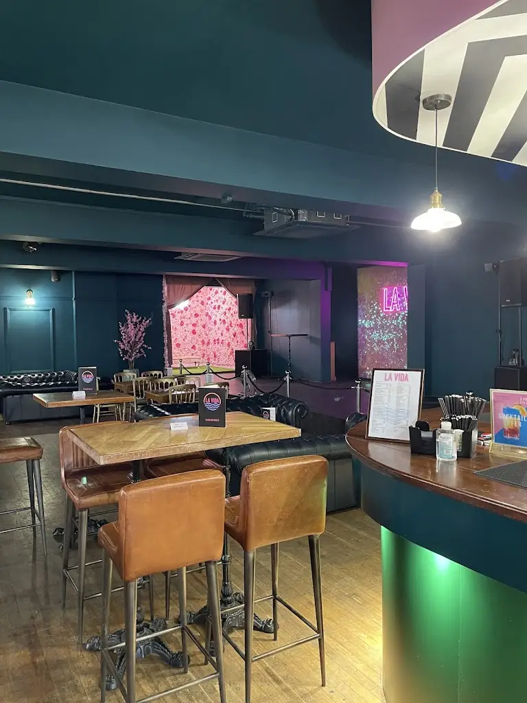 Iona Sutherland Thomas_La Vida_Felixstowe_Bewertung