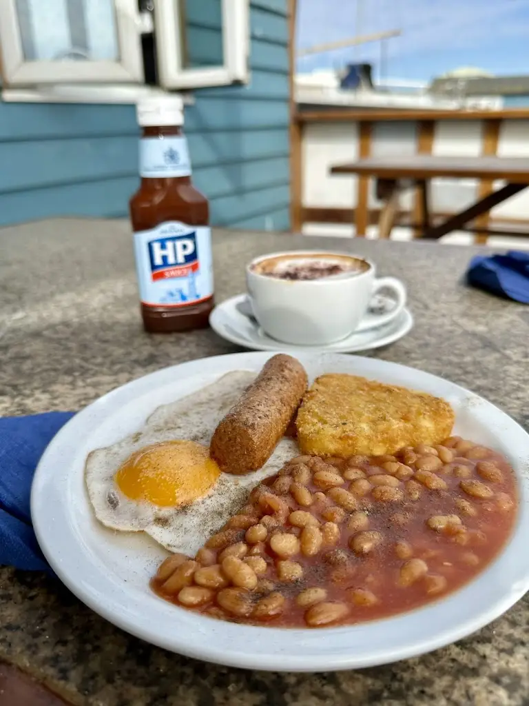 Mark Brewster_Winkles at the Ferry_Felixstowe_review