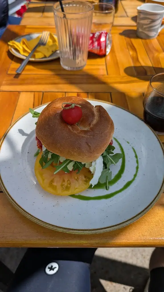 Wayne Lees_The Piano Café_Freshwater_review