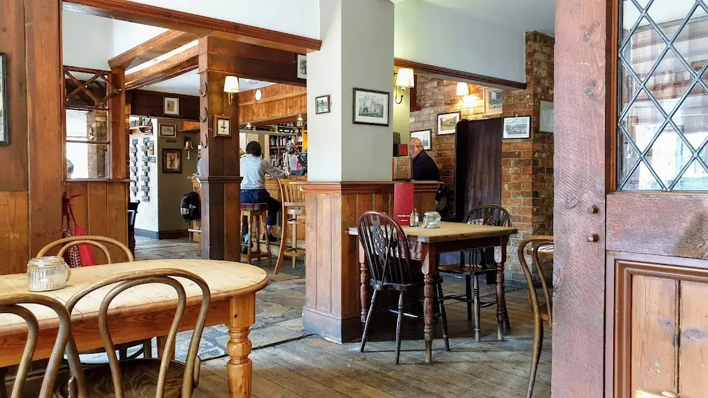 The Red Lion restaurante en Freshwater