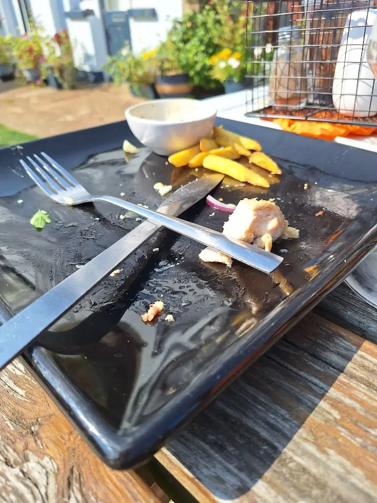 lee pailing_The Vine Inn_Freshwater_review