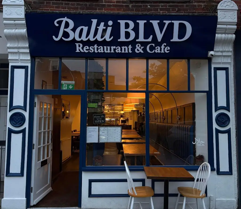 BALTI BLVD Resturant & cafe_Furnace Green_slider_image_1