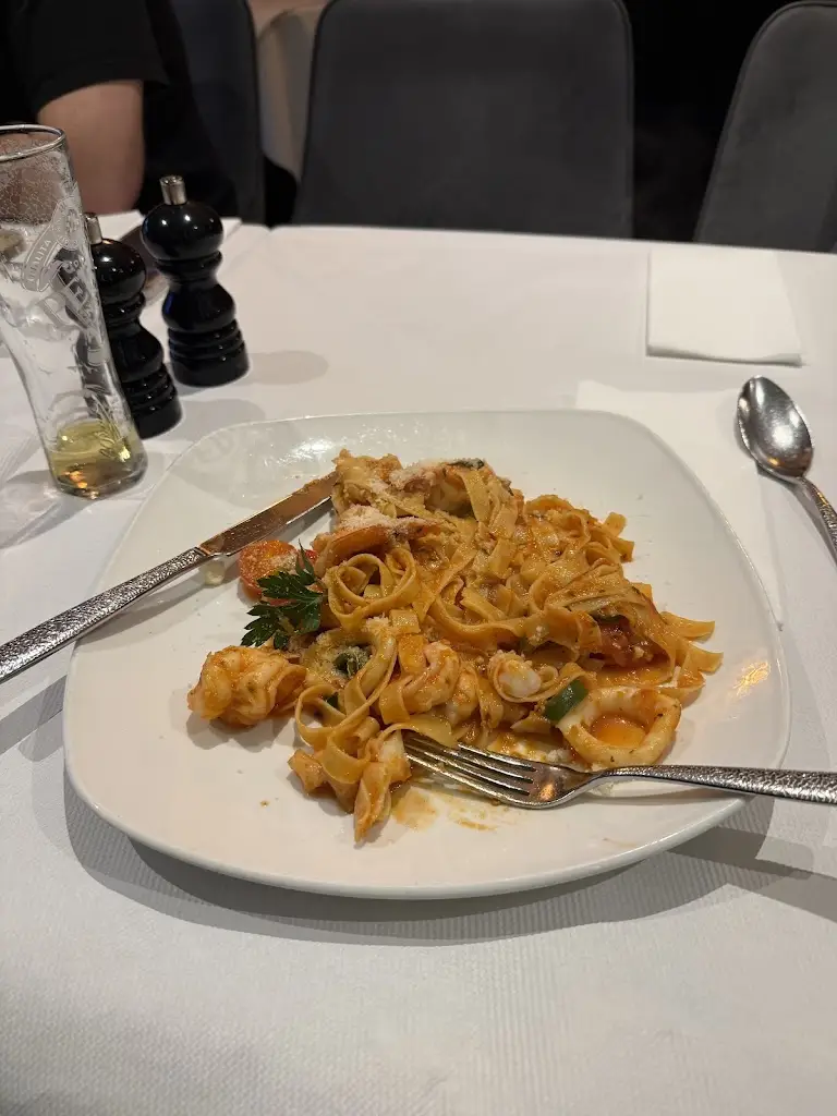 Anas Hamza_La Bella Vita _Garforth_review