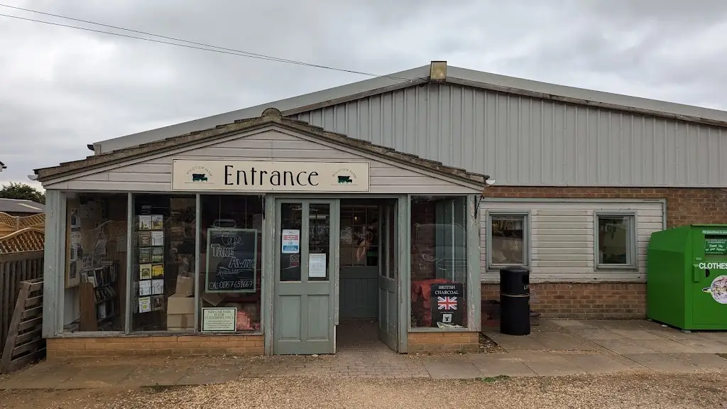 Woodview Farm Shop & Café restaurant in Gamlingay