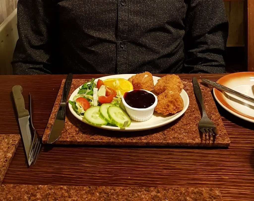 Carol Fraser_Rigby's Farmhouse_Freckleton_avis