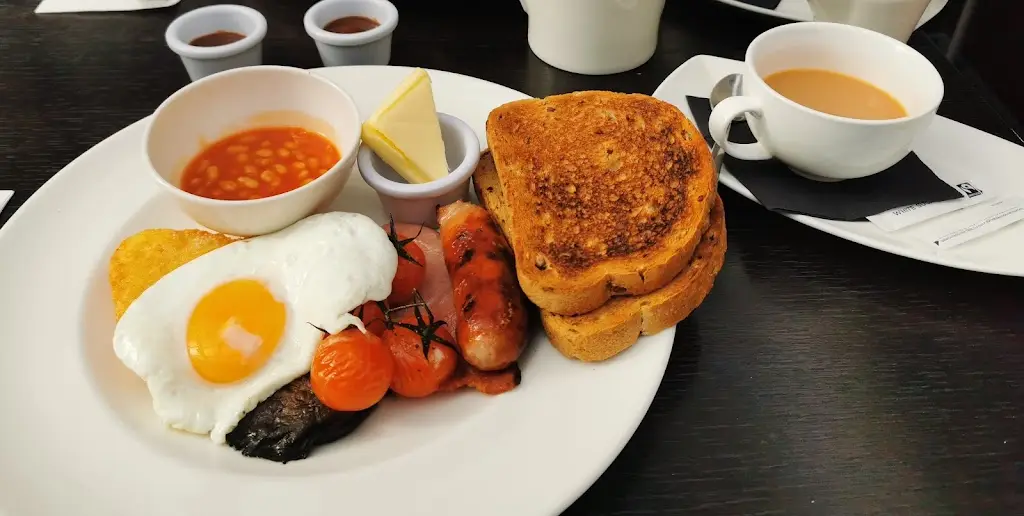 Diane Ainsworth_Cafe D'Art Good Old Days_Formby_review