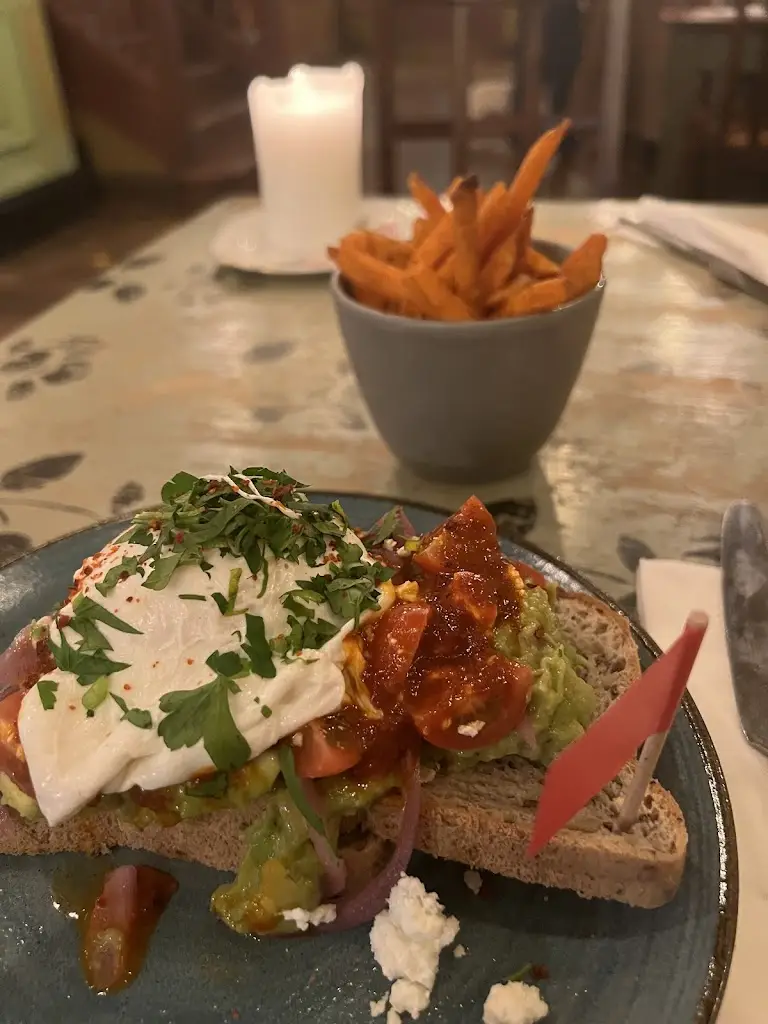 Veronique Valentine_Cordero Lounge_Frome_review