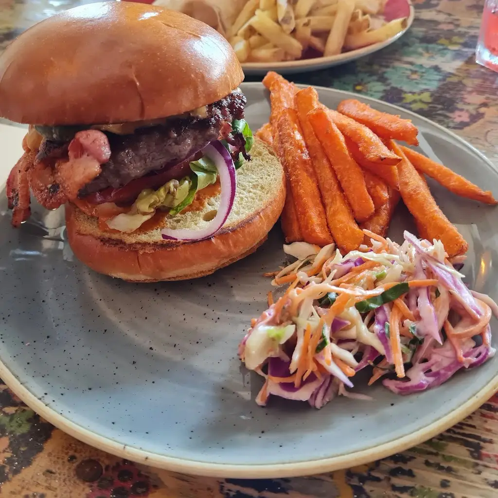 Cordero Lounge_Frome_slider_image_3