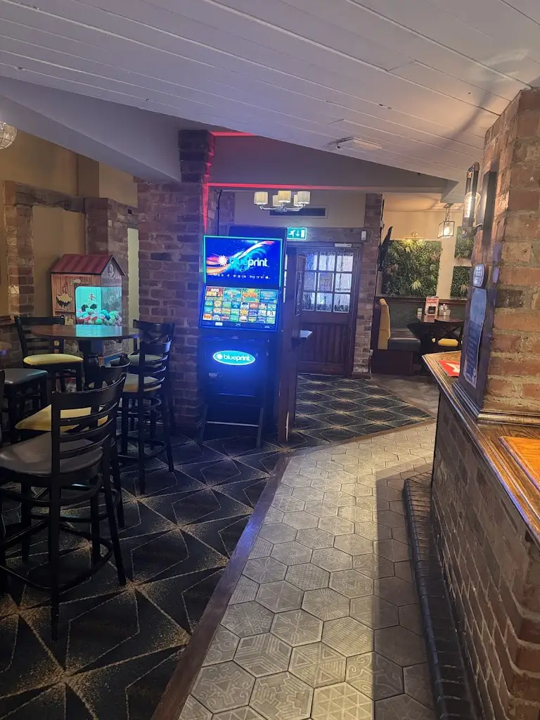 Damian aka Evo._The Briars_Geddington_review