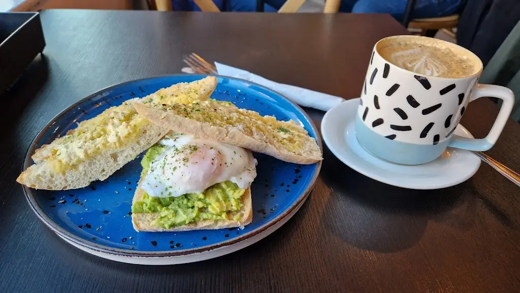 Daren Kenward_Bird & Bean_Frinton-on-Sea_review