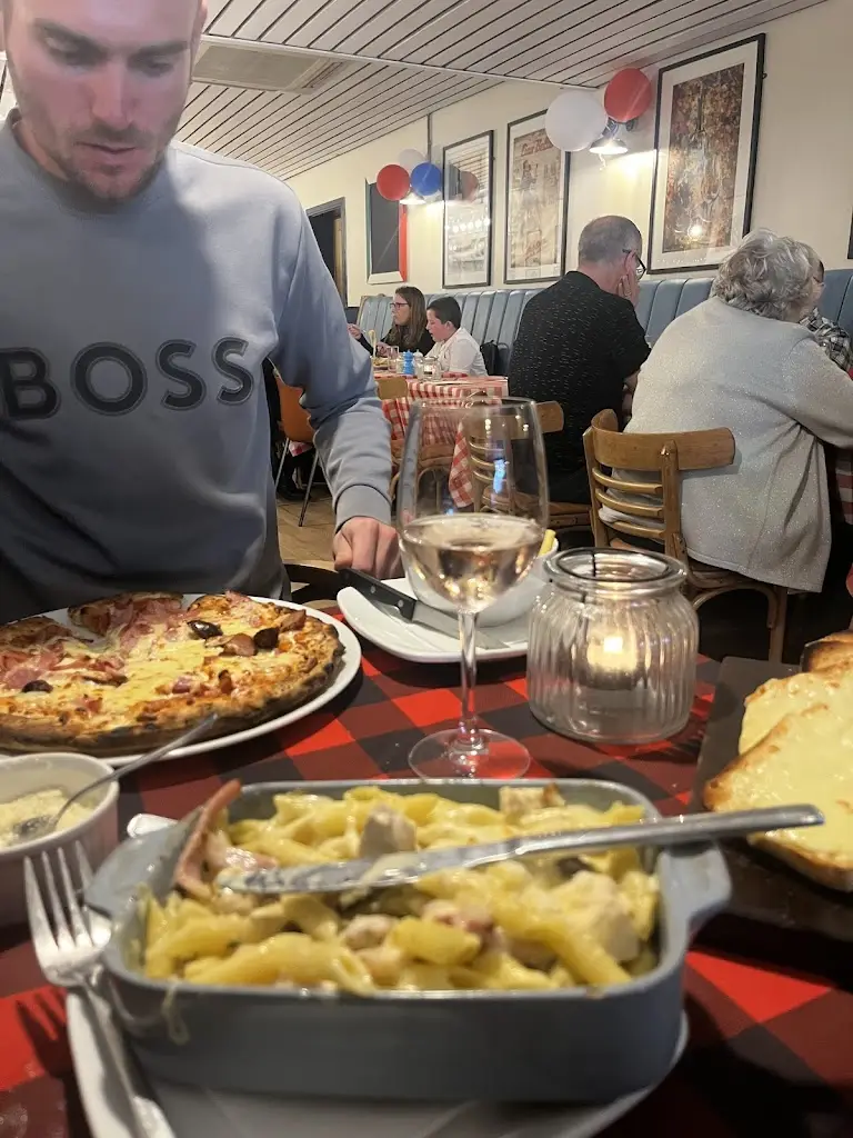 Ashleigh McMillan_The Italia Job_Frinton-on-Sea_reseña