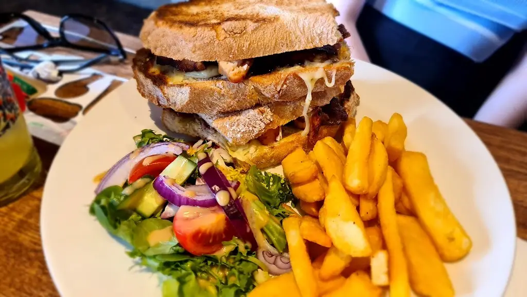 G L_Essex Skipper_Frinton-on-Sea_review