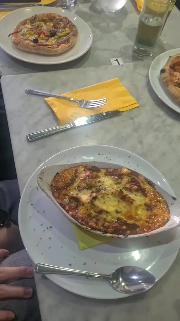 Pizza Margherita_Galgate_slider_image_2