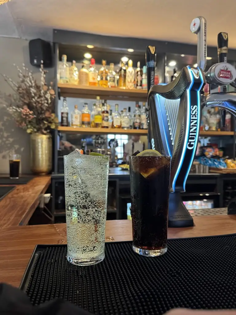 Lauren Easterby-Jackson_The Exhibition_Godmanchester_review