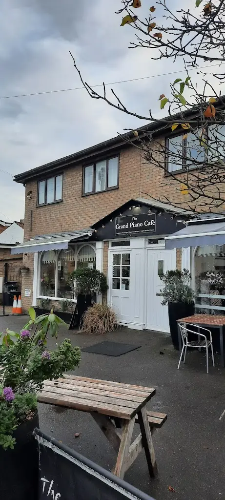 Robert Coles_The Grand Piano Cafe_Godmanchester_review