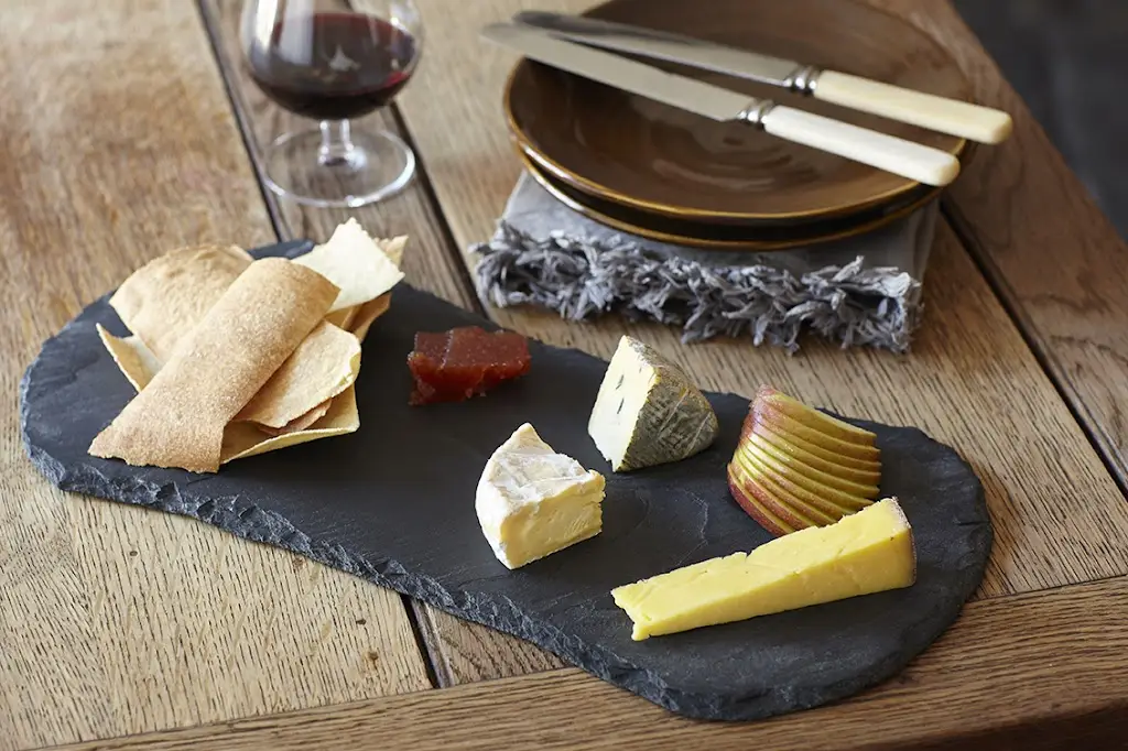 The Taverners_Godshill_slider_image_3