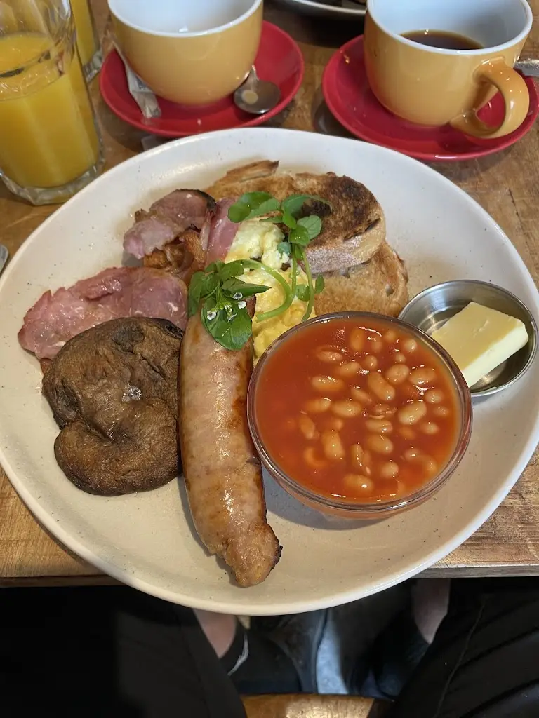 Chris Longmuir_Cook & Baker_Godshill_review