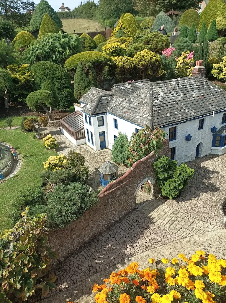 Helen Hughes_Model Village Godshill_Godshill_review