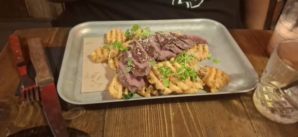 Jonnel Henderson_Strip Steak Bar_Gloucester_reseña