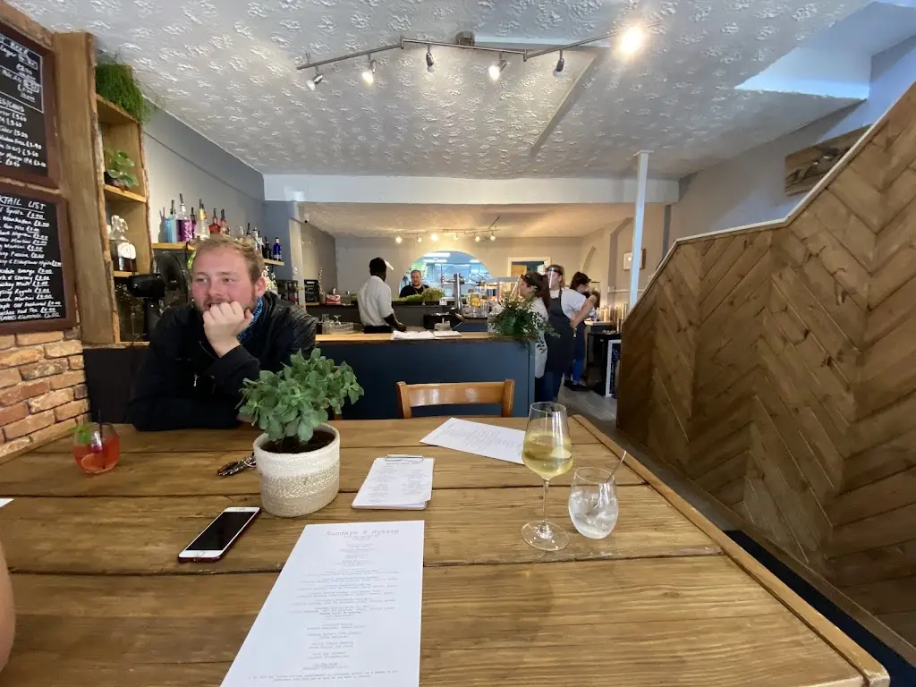 Damian Kalisz_Hyssop And The Hare_Glossop_review