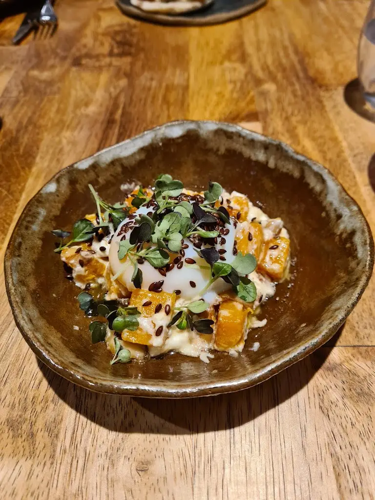 Steph Broughton_Hyssop And The Hare_Glossop_review