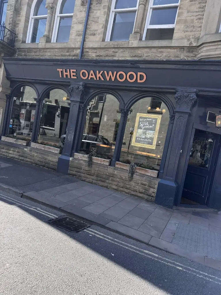Georgia Rannard_The Oakwood_Glossop_review