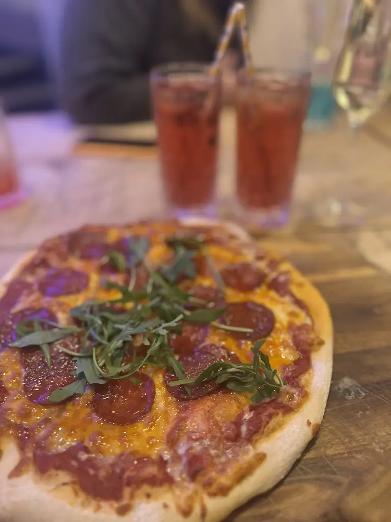 Alyssia Thorburn_The Victoria Lounge_Glossop_review