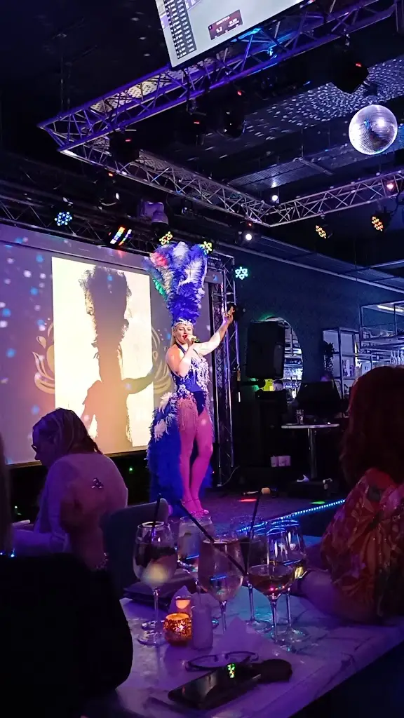 Gary Simkins_Empire_Glossop_review