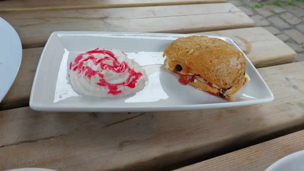 Gina_Glossop Cafeteria_Glossop_review