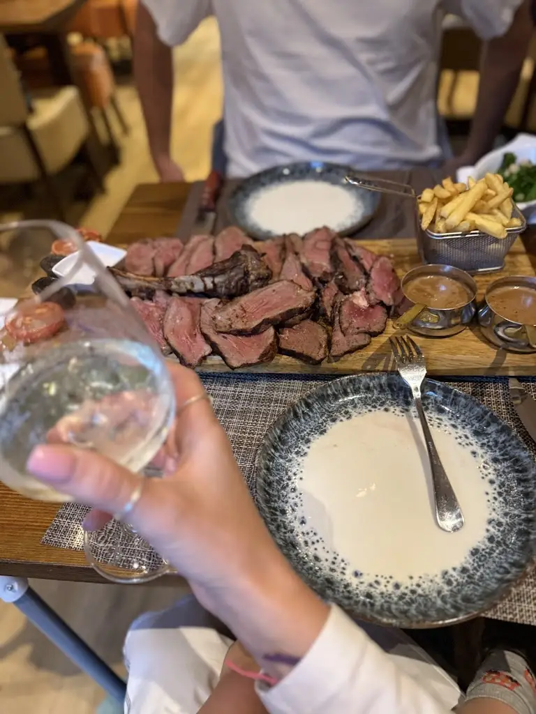 Hannah Whittle_Steak Land_Glossop_review