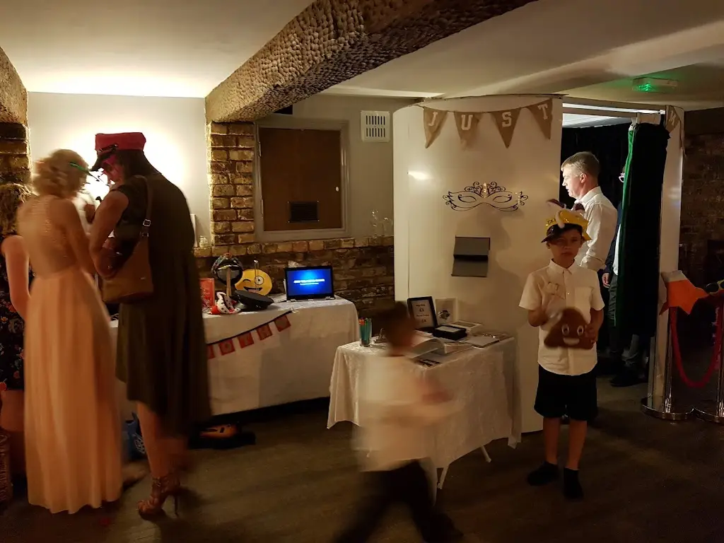 Capricorn Restaurant & Bar_Goole_slider_image_3