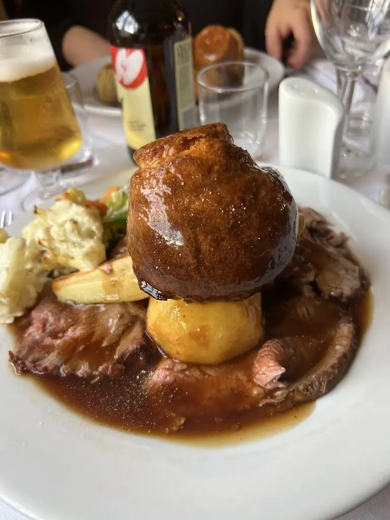 Lucy Woolacott_Fox & Hounds_Godstone_review