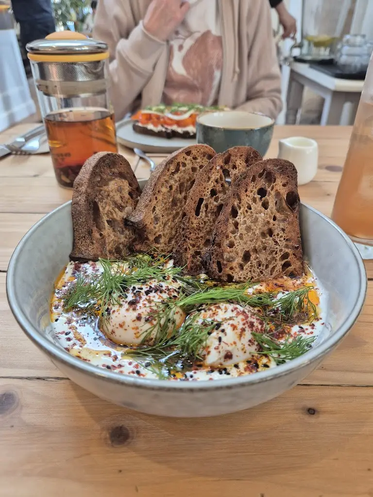 kaylee sedgman_FARA_Glastonbury_recensione