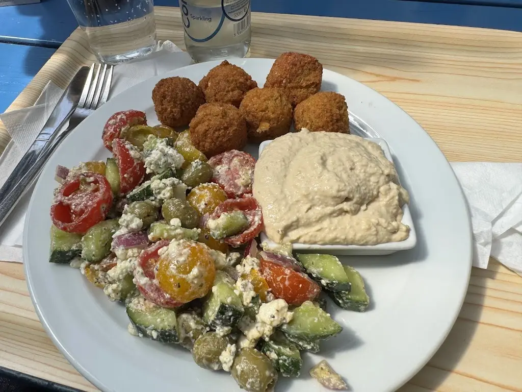 George L_Rainbows End Cafe_Glastonbury_review