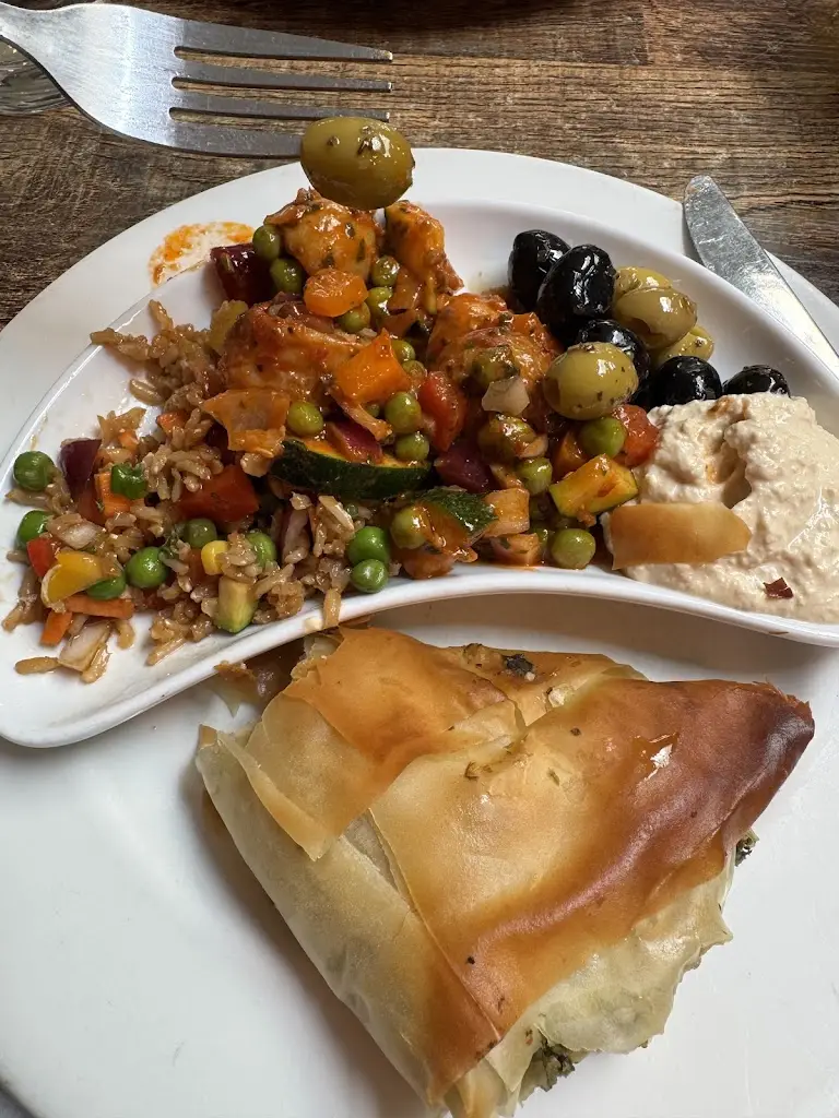 Sarah Louise Smith_Rainbows End Cafe_Glastonbury_review