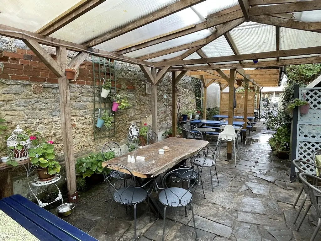 Rainbows End Cafe restaurant in Glastonbury