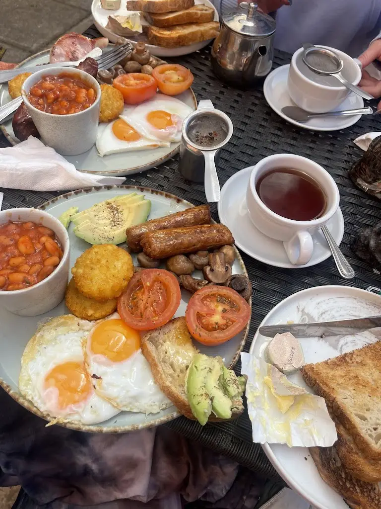 Louisa Befumo_Hundred Monkeys Cafe_Glastonbury_review