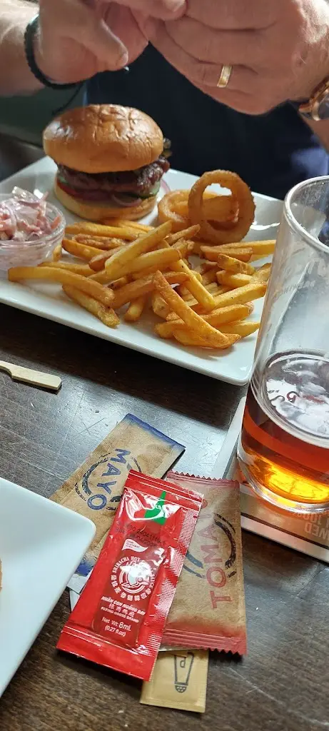 ROBERT MENGHINI_King William Inn_Glastonbury_review