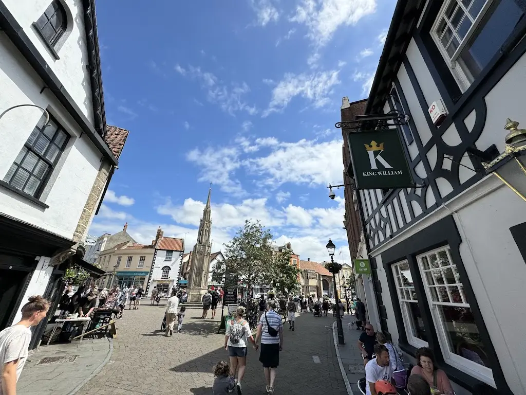 Mira D_King William Inn_Glastonbury_review